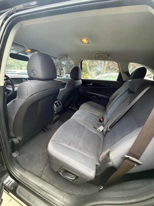 2019 Kia Sorento - Image 9 of 12