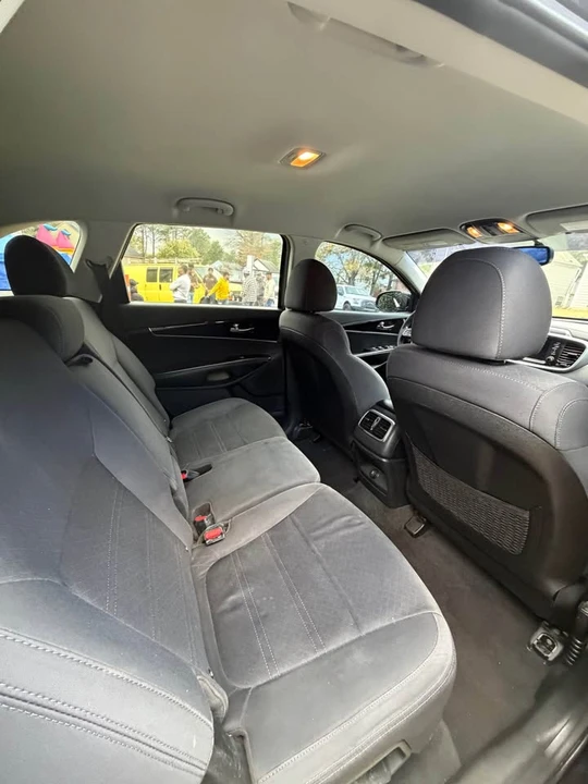 2019 Kia Sorento - Image 11 of 12