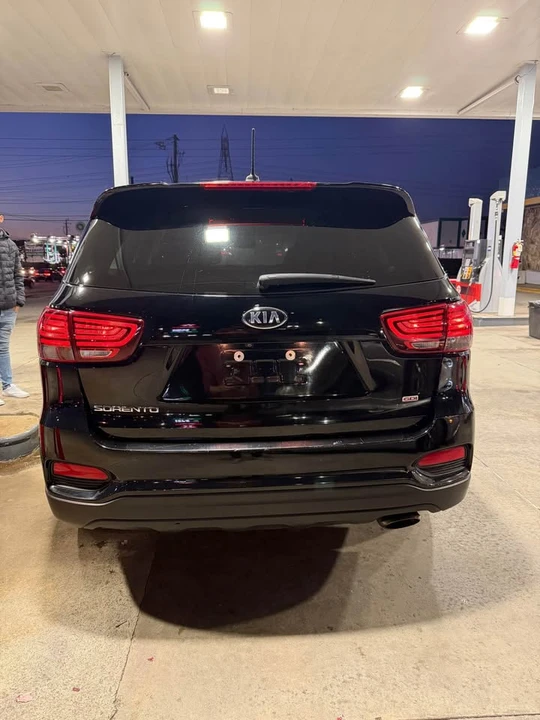 2019 Kia Sorento - Image 8 of 12