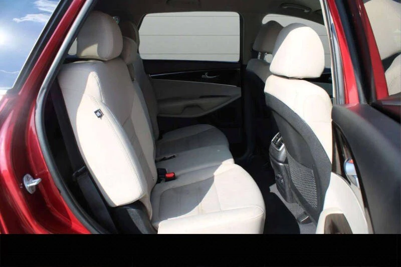 2019 Kia Sorento - Image 13 of 18