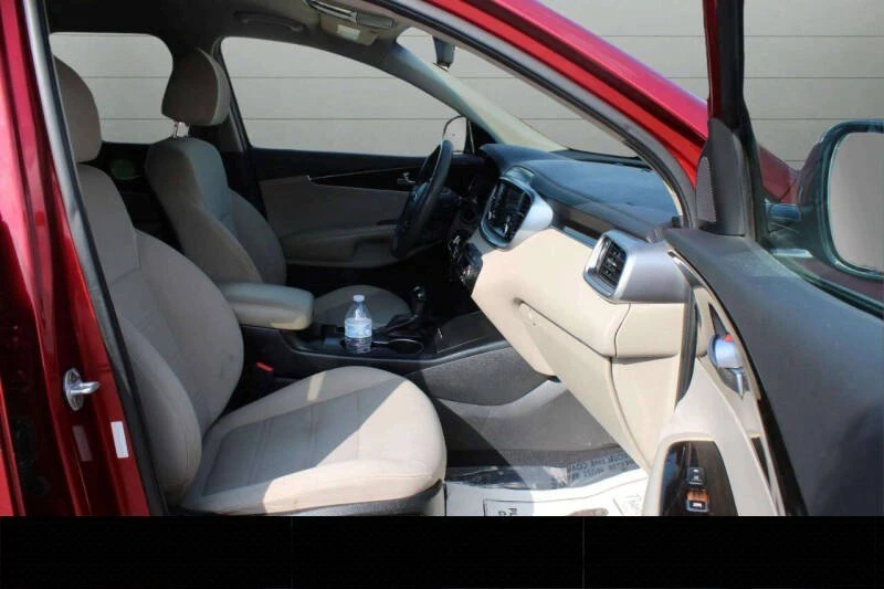 2019 Kia Sorento - Image 11 of 18