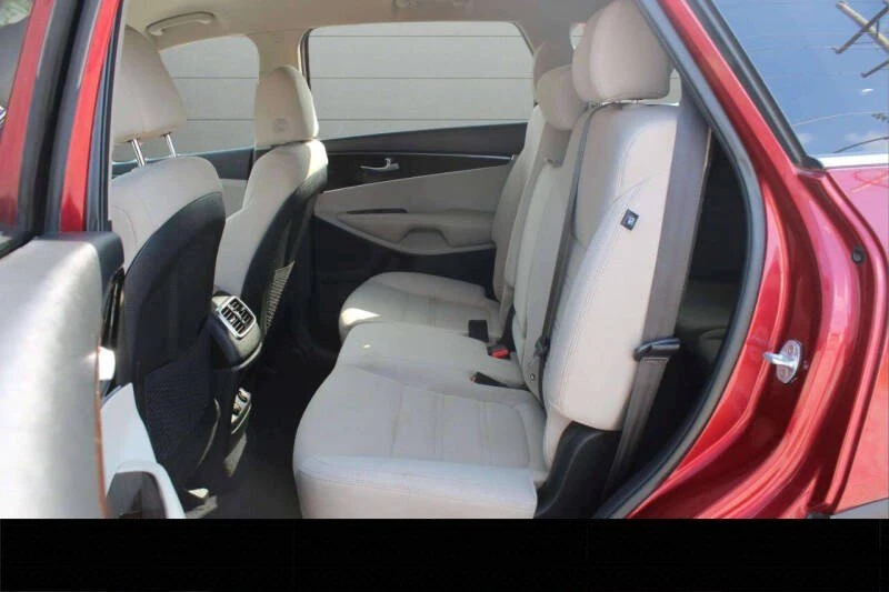 2019 Kia Sorento - Image 14 of 18