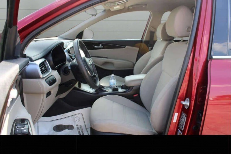 2019 Kia Sorento - Image 9 of 18