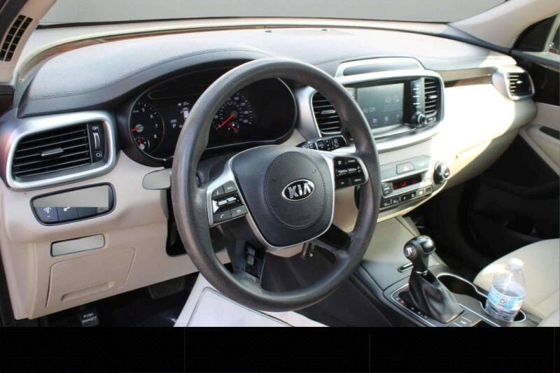 2019 Kia Sorento - Image 10 of 18