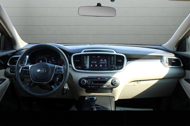 2019 Kia Sorento - Image 16 of 18