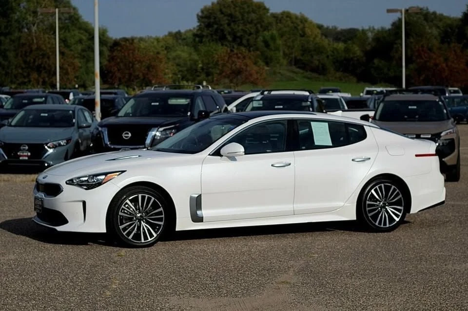 2019 Kia Stinger - Image 15 of 19