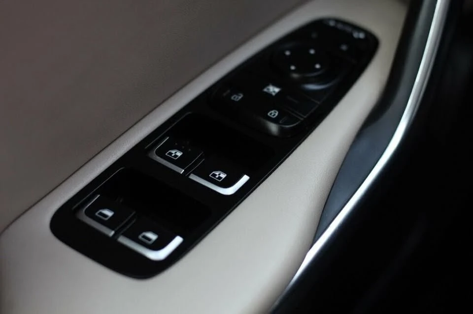 2019 Kia Stinger - Image 18 of 19