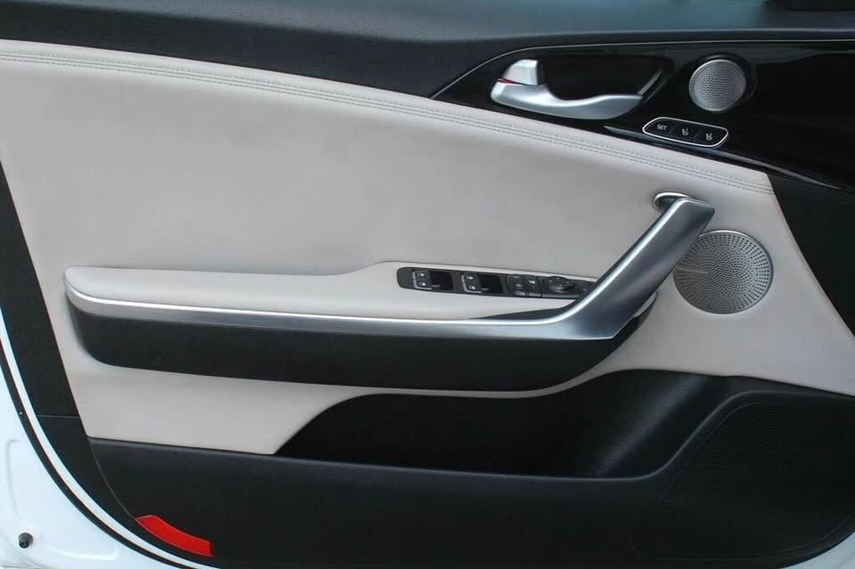 2019 Kia Stinger - Image 17 of 19