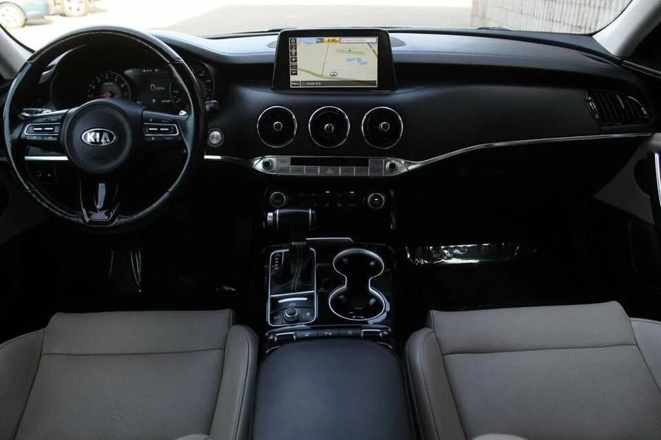 2019 Kia Stinger - Image 11 of 19