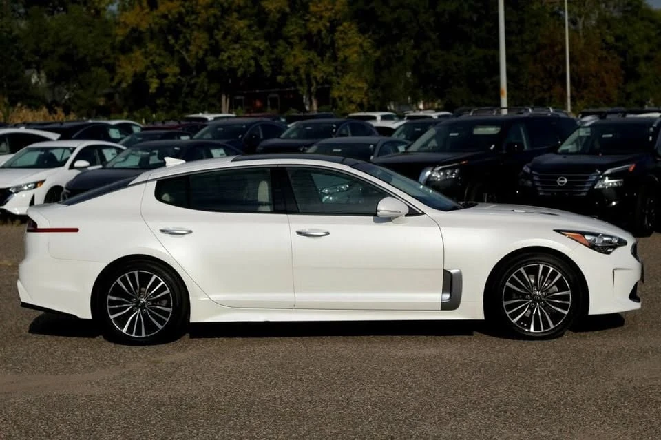 2019 Kia Stinger - Image 2 of 19