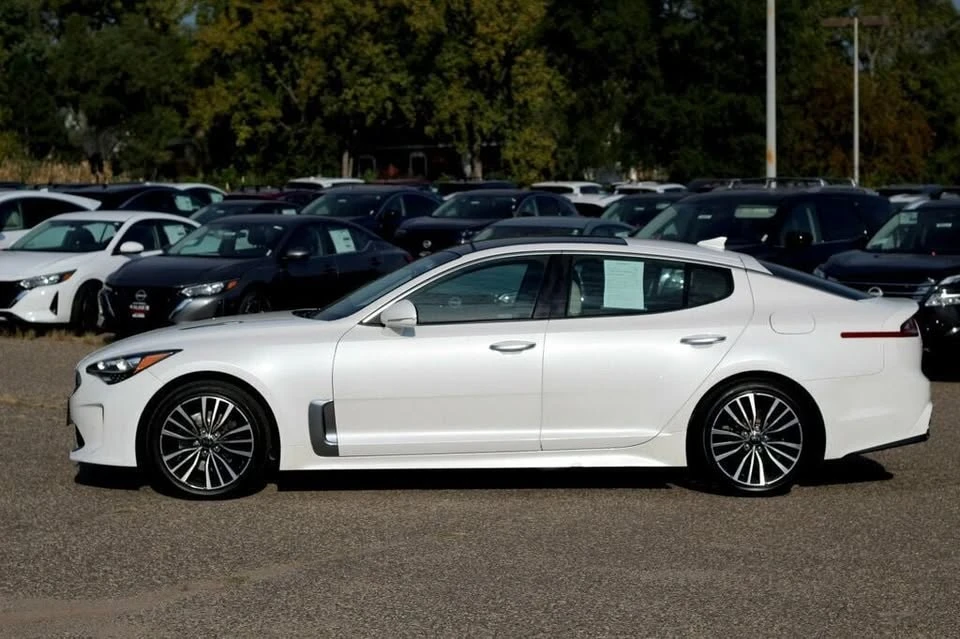 2019 Kia Stinger - Image 16 of 19