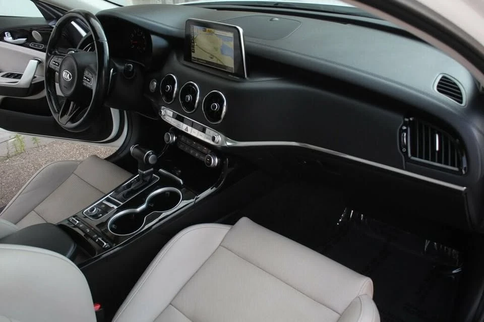2019 Kia Stinger - Image 9 of 19