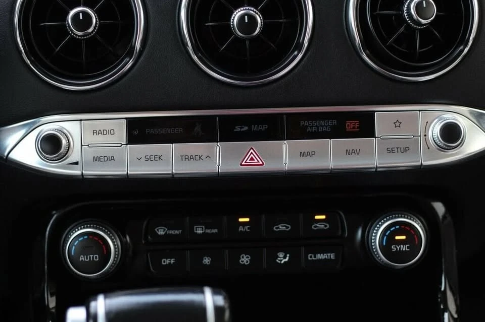 2019 Kia Stinger - Image 14 of 19