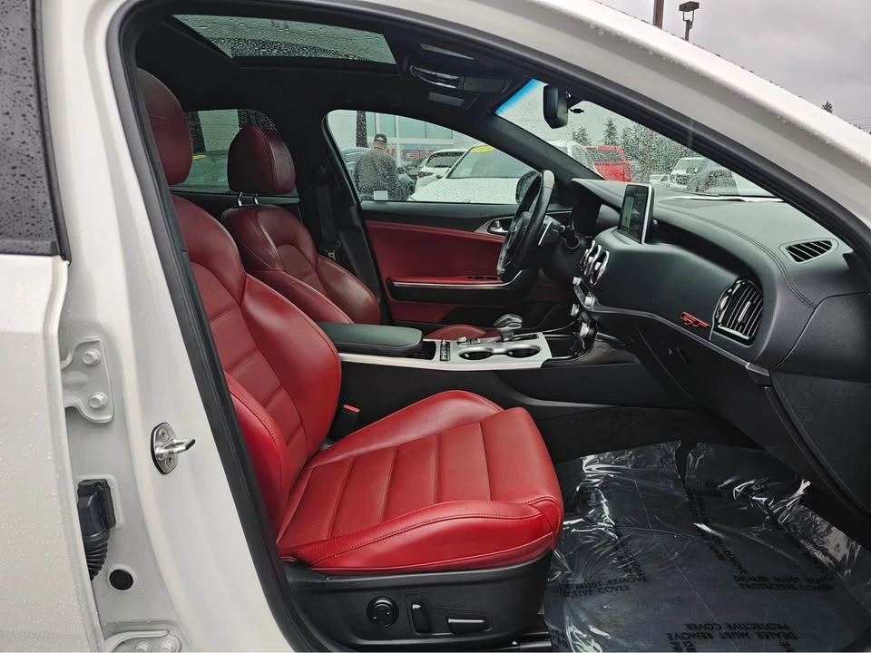 2019 Kia Stinger - Image 10 of 14