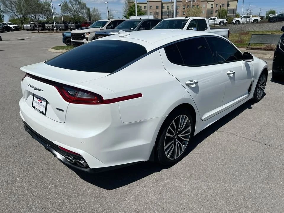 2019 Kia Stinger - Image 8 of 18