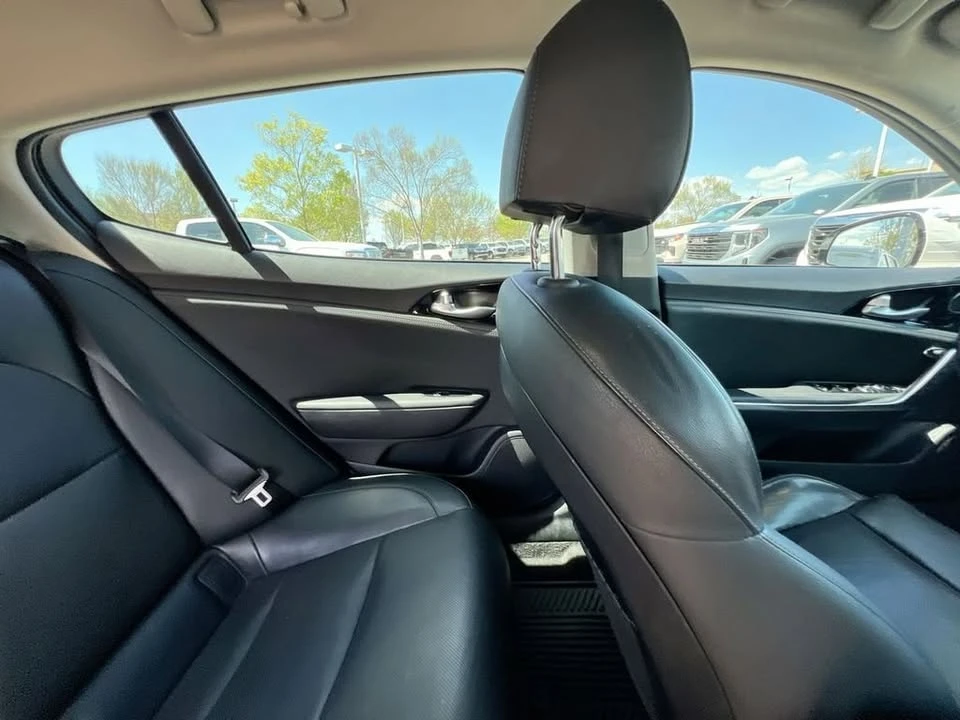 2019 Kia Stinger - Image 13 of 18