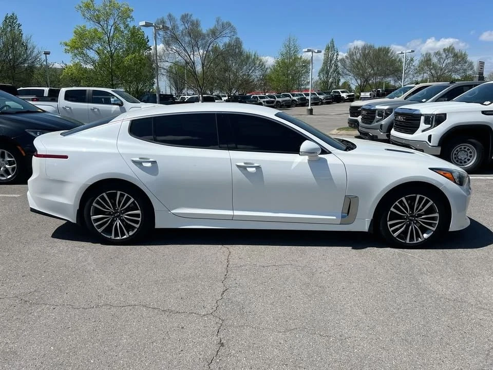 2019 Kia Stinger - Image 7 of 18
