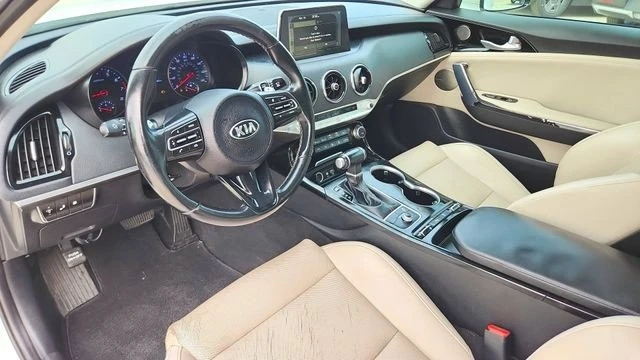 2019 Kia Stinger - Image 9 of 20