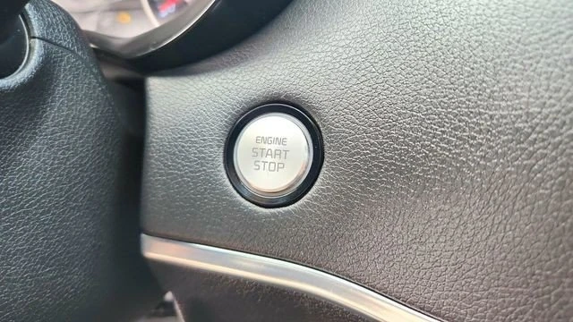 2019 Kia Stinger - Image 18 of 20