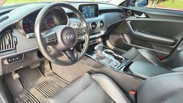2019 Kia Stinger - Image 9 of 20