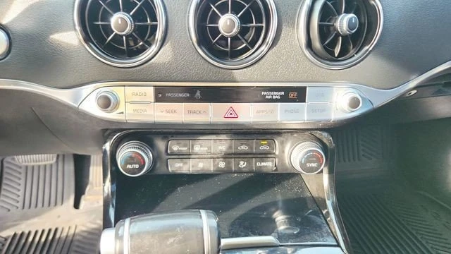 2019 Kia Stinger - Image 17 of 20