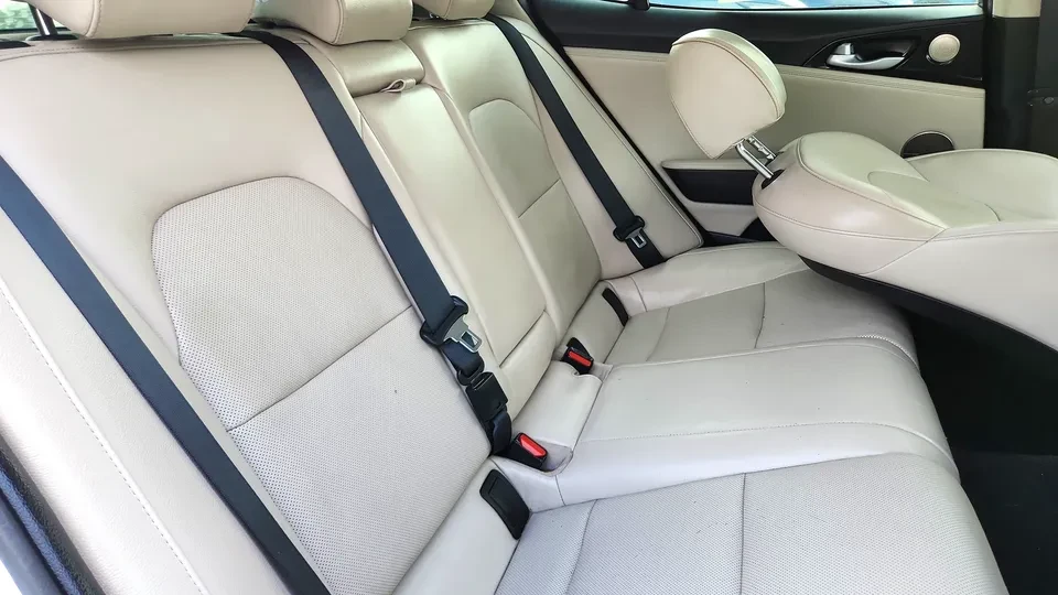 2019 Kia Stinger - Image 18 of 19