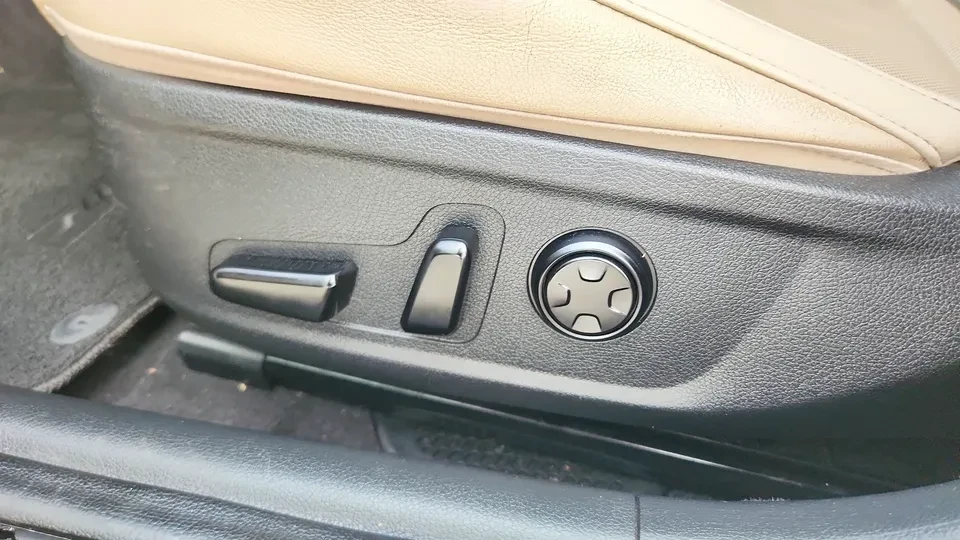 2019 Kia Stinger - Image 14 of 19