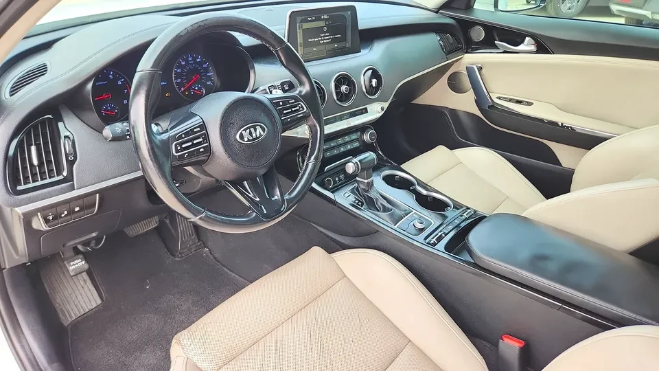 2019 Kia Stinger - Image 8 of 19