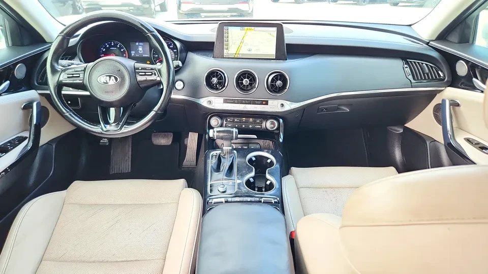 2019 Kia Stinger - Image 15 of 19