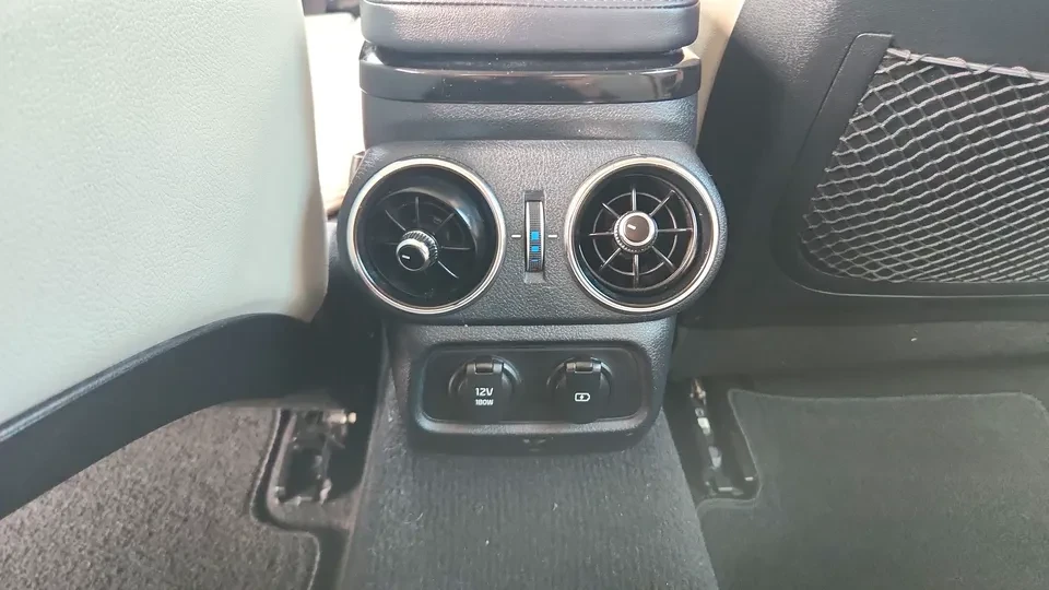 2019 Kia Stinger - Image 16 of 19