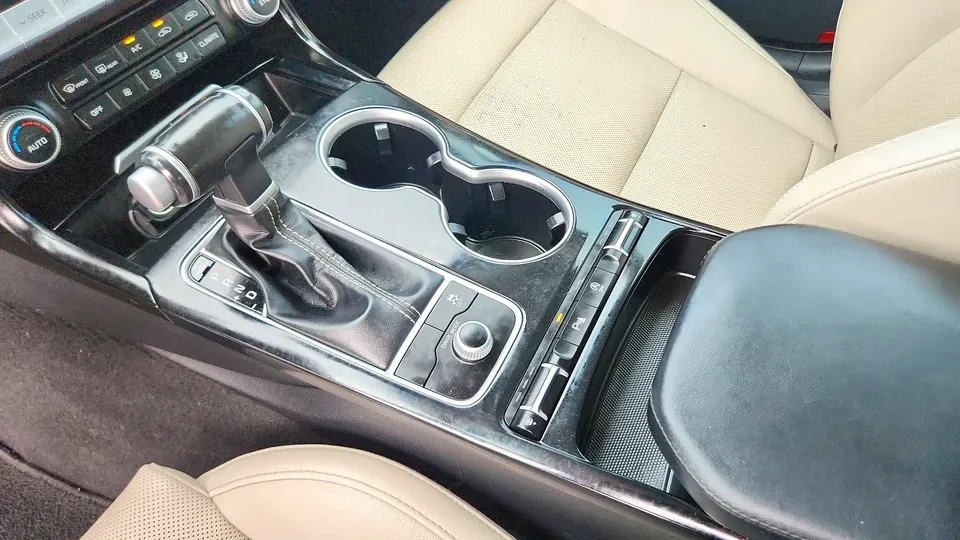 2019 Kia Stinger - Image 11 of 19