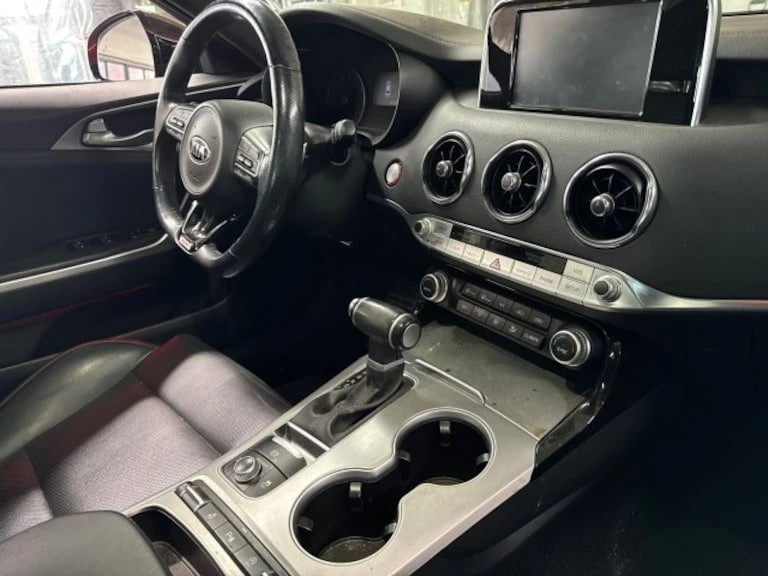 2019 Kia Stinger GT - Image 15 of 16