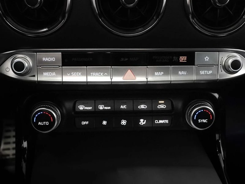 2019 Kia Stinger GT - Image 15 of 20