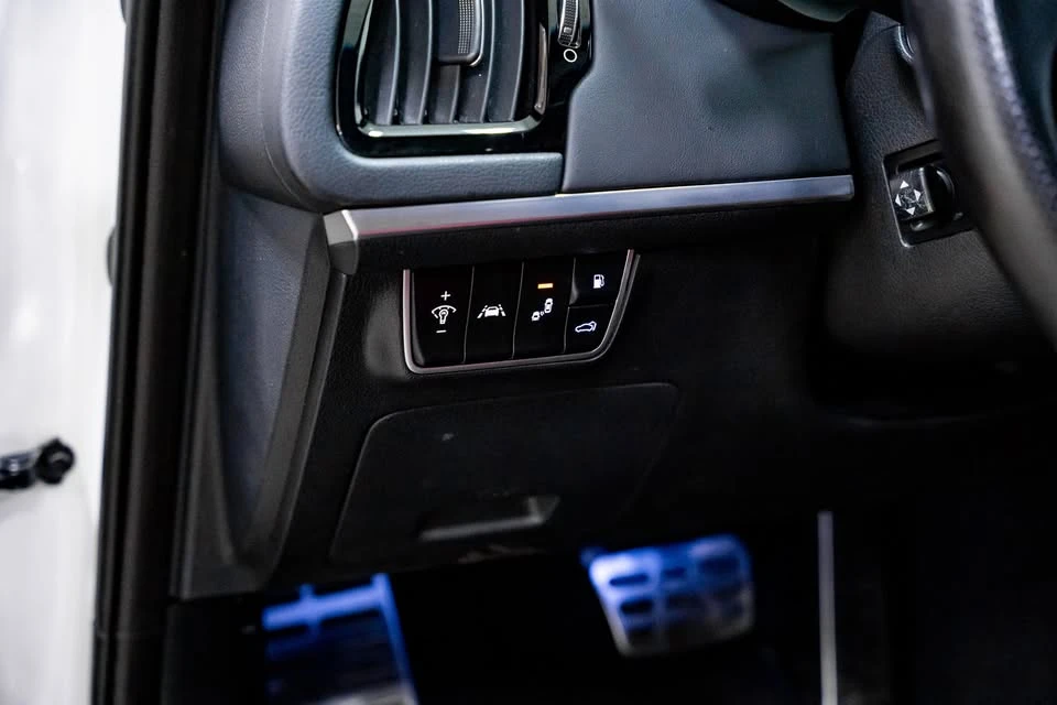 2019 Kia Stinger GT - Image 18 of 20