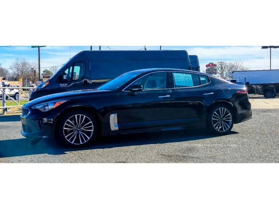 2019 Kia Stinger - Image 2 of 19
