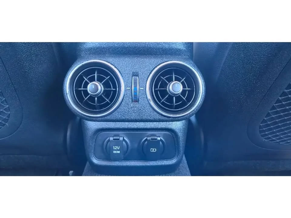 2019 Kia Stinger - Image 17 of 19