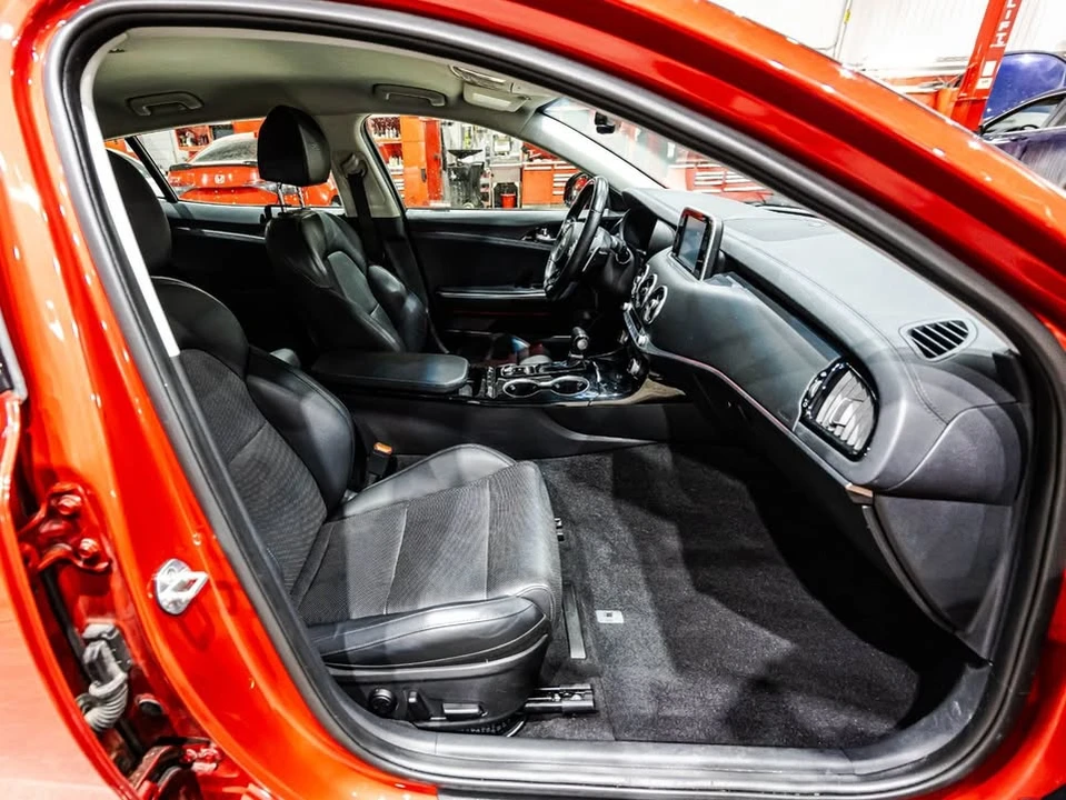 2019 Kia Stinger - Image 18 of 20
