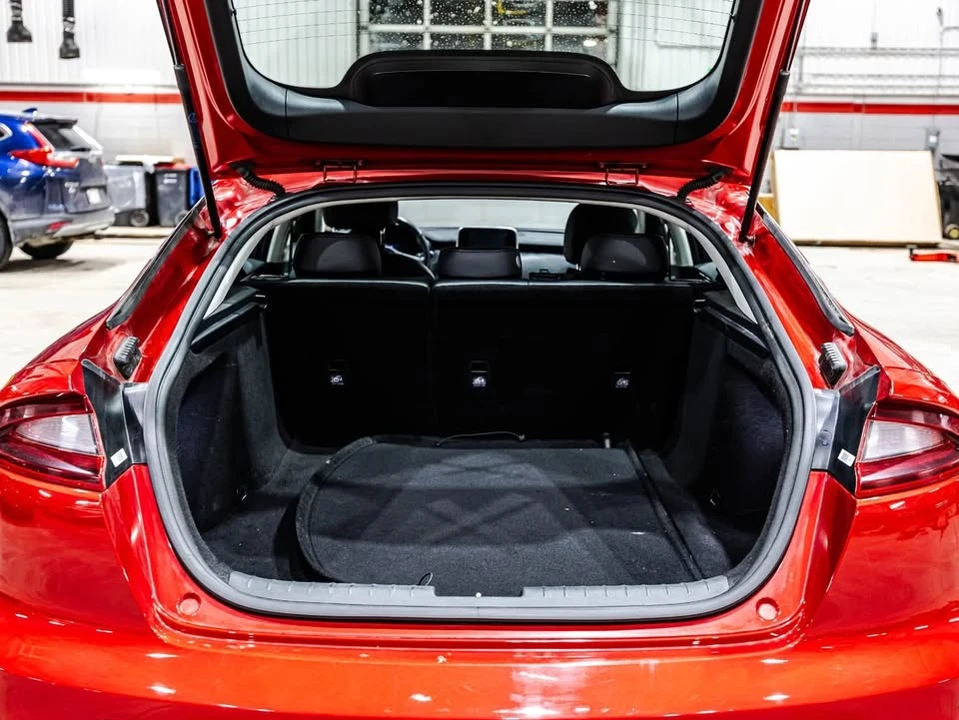 2019 Kia Stinger - Image 16 of 20