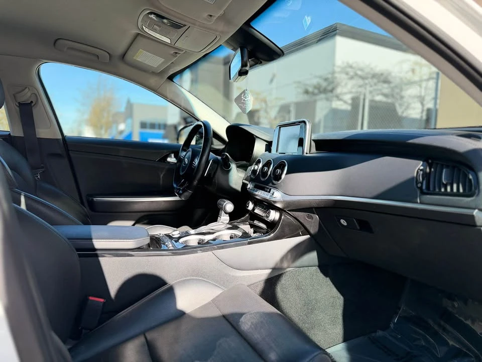 2019 Kia Stinger - Image 7 of 20