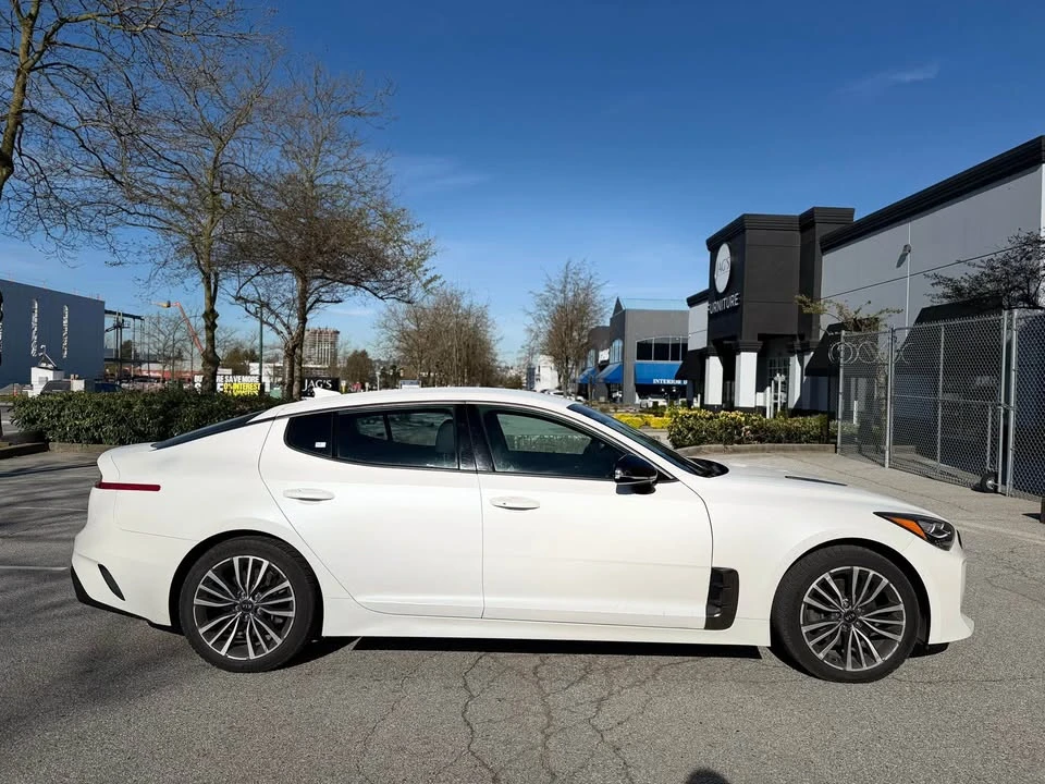 2019 Kia Stinger - Image 10 of 20