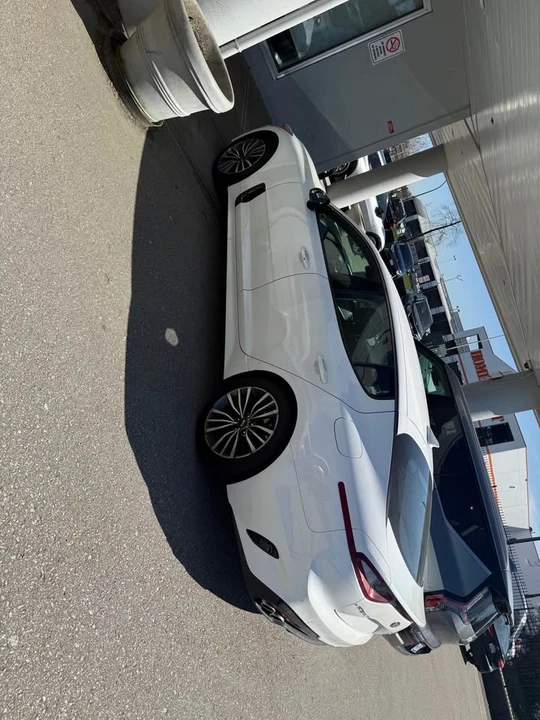 2019 Kia Stinger - Image 4 of 15