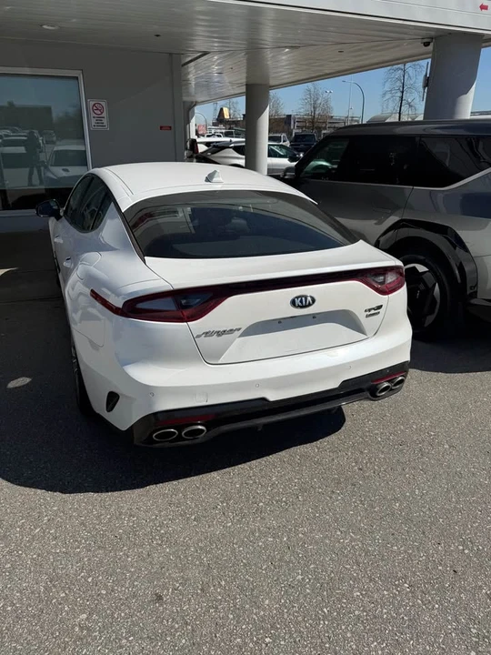 2019 Kia Stinger - Image 2 of 15