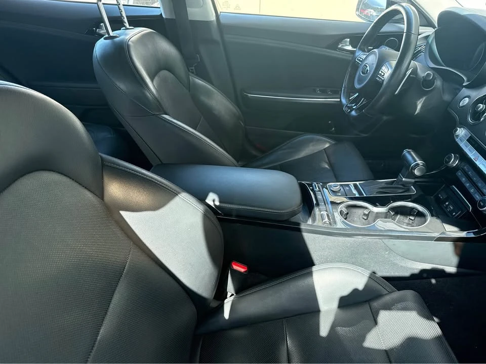 2019 Kia Stinger - Image 8 of 15