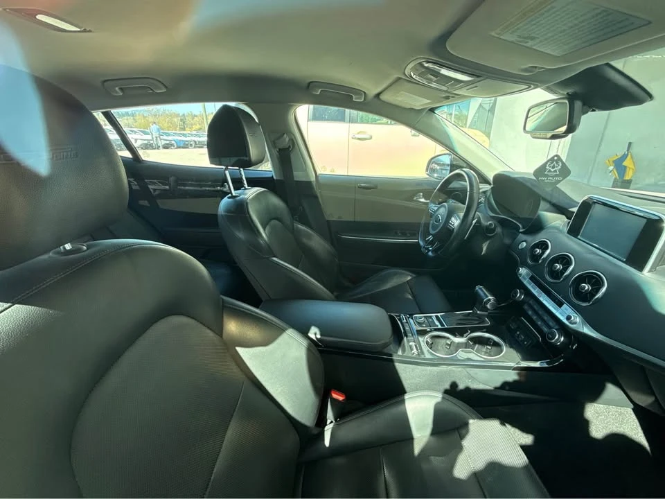 2019 Kia Stinger - Image 9 of 15