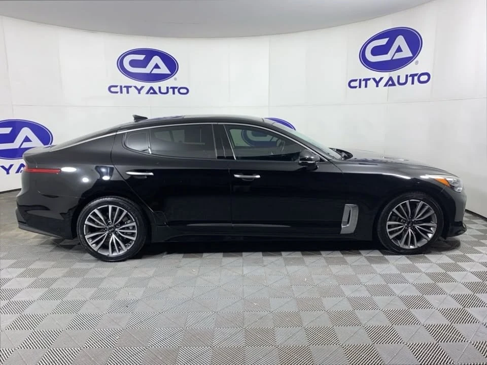 2019 Kia Stinger - Image 2 of 9