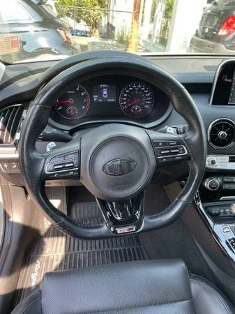 2019 Kia Stinger - Image 9 of 15