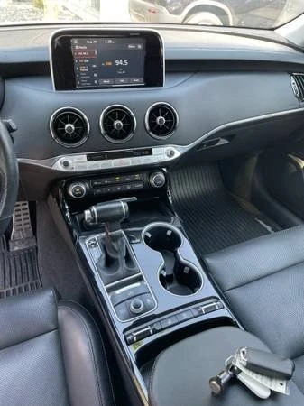 2019 Kia Stinger - Image 10 of 15