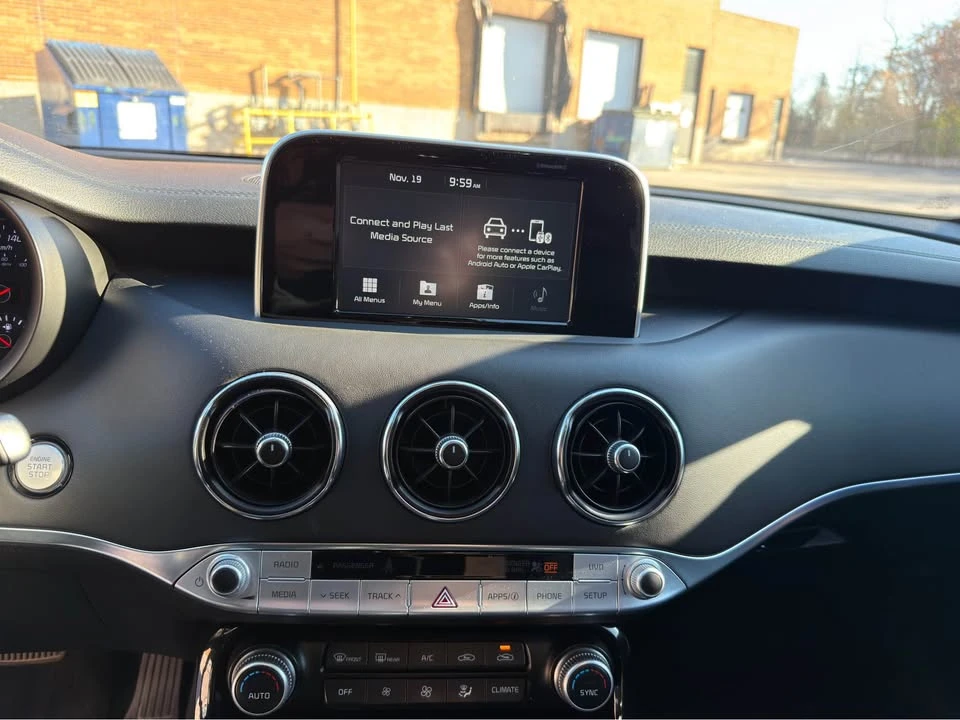 2019 Kia Stinger - Image 11 of 20