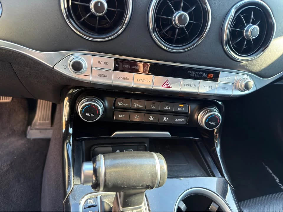2019 Kia Stinger - Image 12 of 20