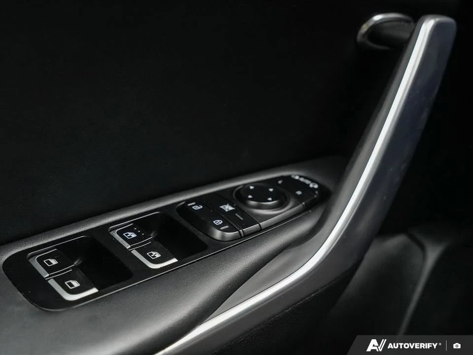 2019 Kia Stinger - Image 13 of 18